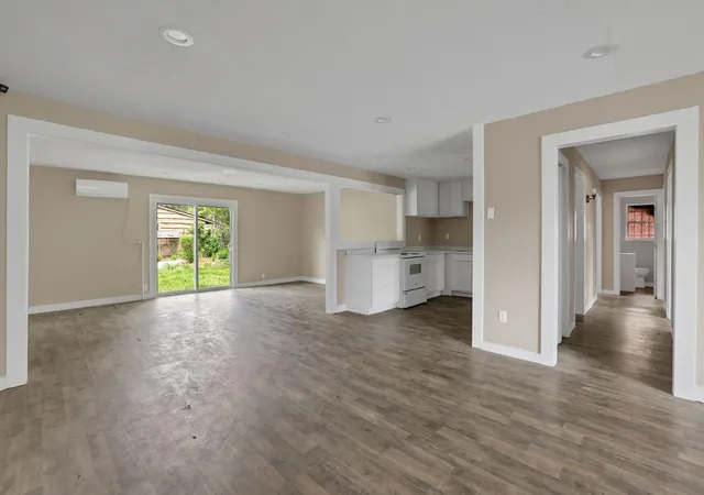 Photo 3 of Single family home for sale at 5823 Lyndhurst Dr, Houston, TX 77033 | MLS# 37025408 | Listing updated on 2026-08-24