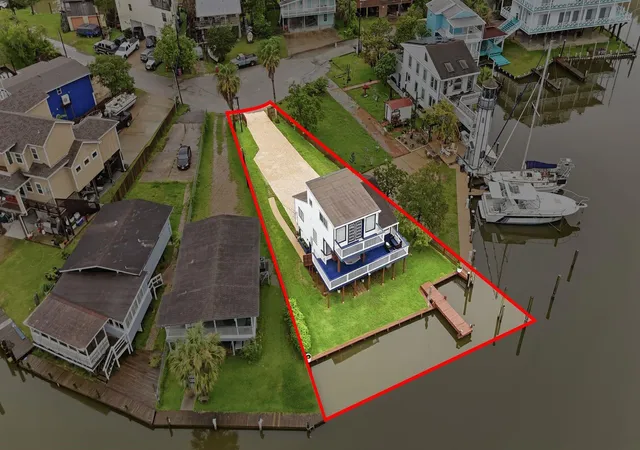 Homes for sale in Kemah, TX | 22 Tindel St, Kemah, TX 77565 | MLS# 22095799