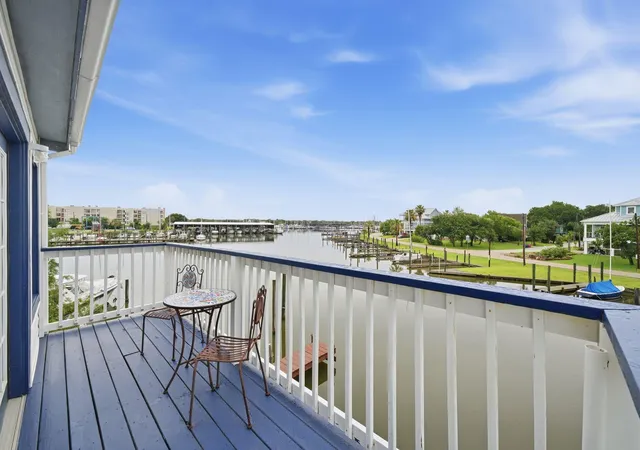 Homes for sale in Kemah, TX | 22 Tindel St, Kemah, TX 77565 | MLS# 22095799