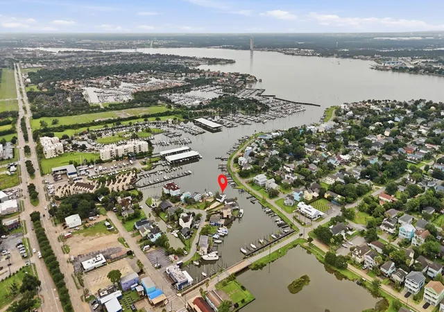 Homes for sale in Kemah, TX | 22 Tindel St, Kemah, TX 77565 | MLS# 22095799