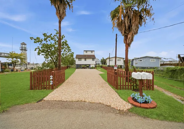 Homes for sale in Kemah, TX | 22 Tindel St, Kemah, TX 77565 | MLS# 22095799