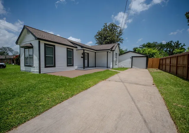 2nd image of 1225 Dutch St, Deer Park, TX 77536 | MLS# 38973278