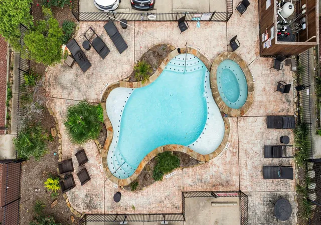 Photo 2 of Townhouse for sale at 1604 White St, Houston, TX 77007 | MLS# 69602283 | Listing updated on 2026-09-18