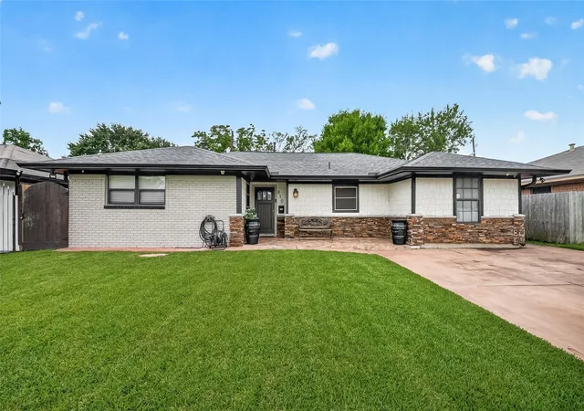 Photo 1 of Single family home for sale at 810 Creager St, Houston, TX 77034 | MLS# 35812031 | Listing updated on 2026-09-14