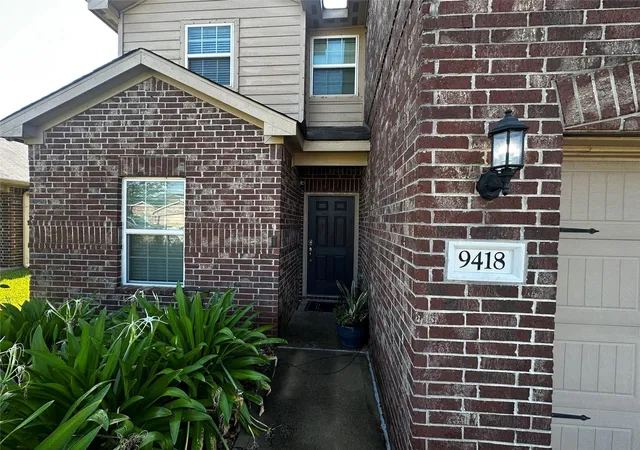 Photo 2 of Single family home for sale at 9418 Opal Gates Dr, Rosharon, TX 77583 | MLS# 3945765 | Listing updated on 2026-09-03