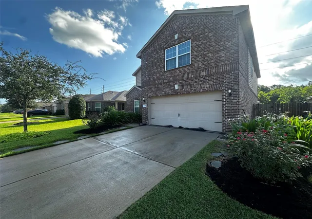 Photo 3 of Single family home for sale at 9418 Opal Gates Dr, Rosharon, TX 77583 | MLS# 3945765 | Listing updated on 2026-09-03