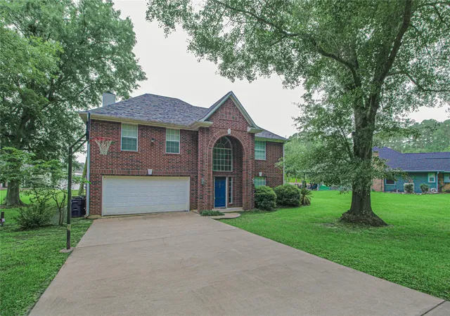 2nd image of 200 Lakefront Dr, Onalaska, TX 77360 | MLS# 68125946