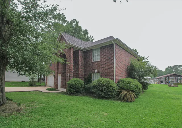 3rd image of 200 Lakefront Dr, Onalaska, TX 77360 | MLS# 68125946