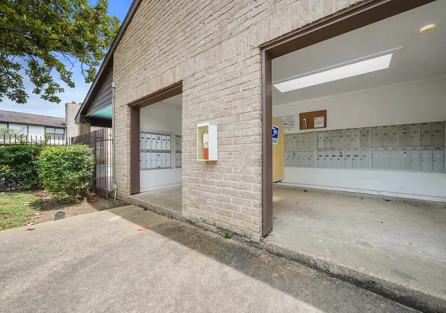 2nd image of 6633 W Airport Blvd, Houston, TX 77035