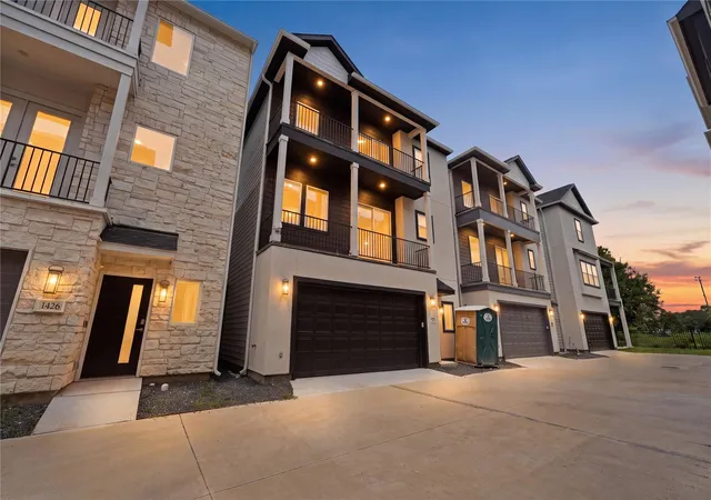 1st image of 1424 W 34th 1/2 St, Houston, TX 77018 | MLS# 42093703