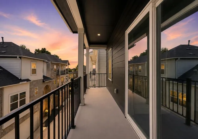 21st image of 1424 W 34th 1/2 St, Houston, TX 77018 | MLS# 42093703
