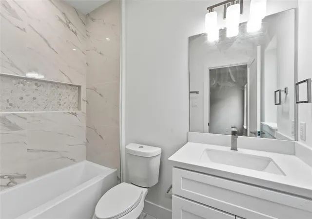 4th image of 1424 W 34Th 1/2 St, Houston, TX 77018 | MLS# 42093703