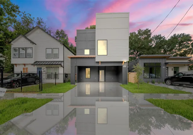 2nd image of 1275 Dewalt St, Houston, TX 77088 | MLS# 32422129