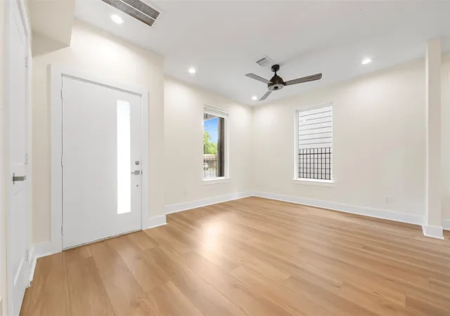 4th image of 1275 Dewalt St, Houston, TX 77088 | MLS# 32422129