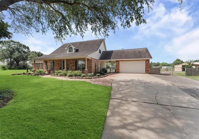 Photo 3 of Single family home for sale at 33014 Grv Park Dr, Waller, TX 77484 | MLS# 85864550 | Listing updated on 2026-09-08