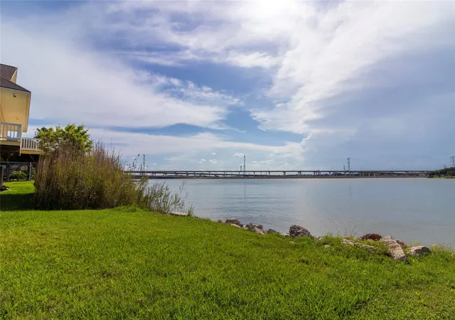 Photo 3 of Single family home for sale at 809 Todville Rd, Seabrook, TX 77586 | MLS# 69260809 | Listing updated on 2026-09-09