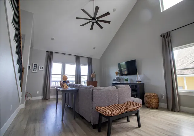 Photo 3 of Single family home for sale at 809 Todville Rd, Seabrook, TX 77586 | MLS# 69260809 | Listing updated on 2026-09-09