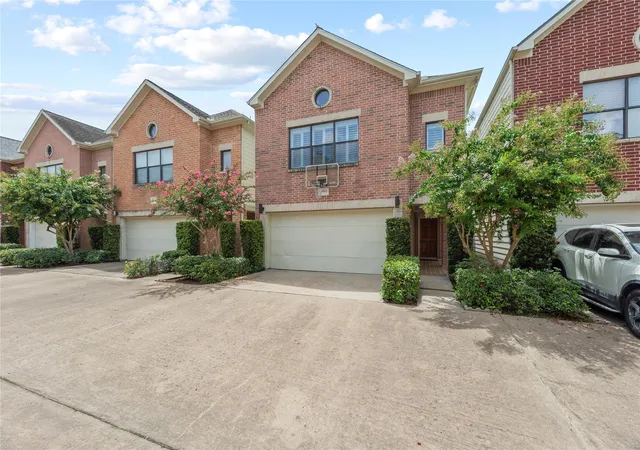 Photo 3 of Single family home for sale at 9814 Riddlelink, Houston, TX 77025 | MLS# 52285641 | Listing updated on 2026-09-21