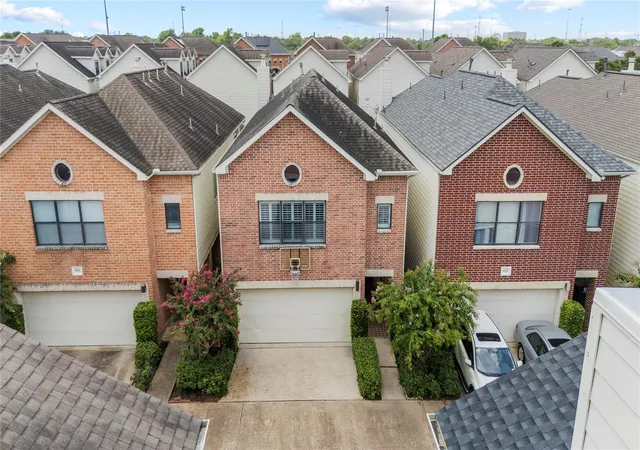 Photo 4 of Single family home for sale at 9814 Riddlelink, Houston, TX 77025 | MLS# 52285641 | Listing updated on 2026-09-21