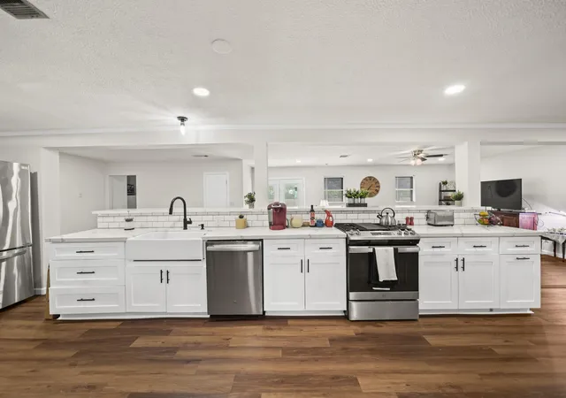 Photo 3 of Single family home for sale at 3932 Allen Rd, Pearland, TX 77584 | MLS# 48362185 | Listing updated on 2026-09-11