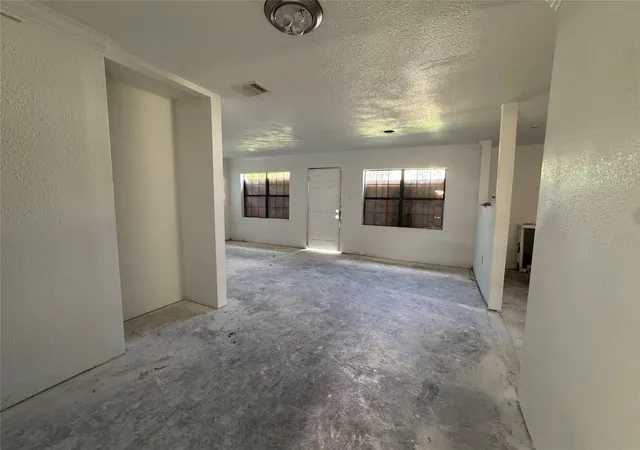 4th image of 6111 Westover St, Houston, TX 77033 | MLS# 27055915