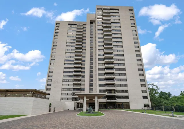 Homes for sale in Houston, TX | 49 Briar Hollow Ln #401, Houston, TX 77027 | MLS# 94433069