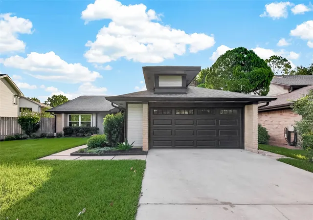 Homes for sale in Sugar Land, TX | 2119 Braesmeadow Ln, Sugar Land, TX 77479 | MLS# 98144715