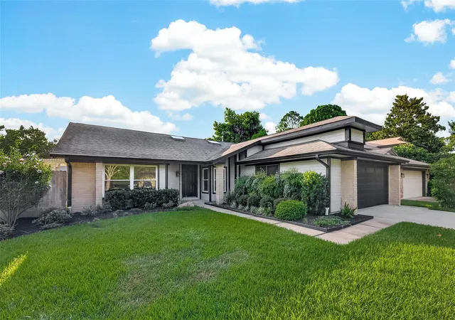 Homes for sale in Sugar Land, TX | 2119 Braesmeadow Ln, Sugar Land, TX 77479 | MLS# 98144715