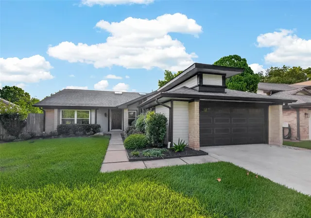 Homes for sale in Sugar Land, TX | 2119 Braesmeadow Ln, Sugar Land, TX 77479 | MLS# 98144715