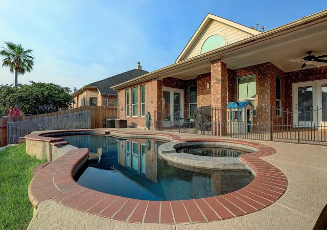 Homes for sale in League City, TX | 313 Marina Oaks Ct, League City, TX 77565 | MLS# 49729149