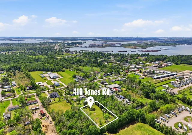13th image of 410 Jones Rd, Highlands, TX 77562 | MLS# 62995929