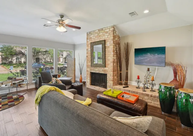 2nd image of 1006 Glacier Hill Dr, Houston, TX 77077 | MLS# 55298738