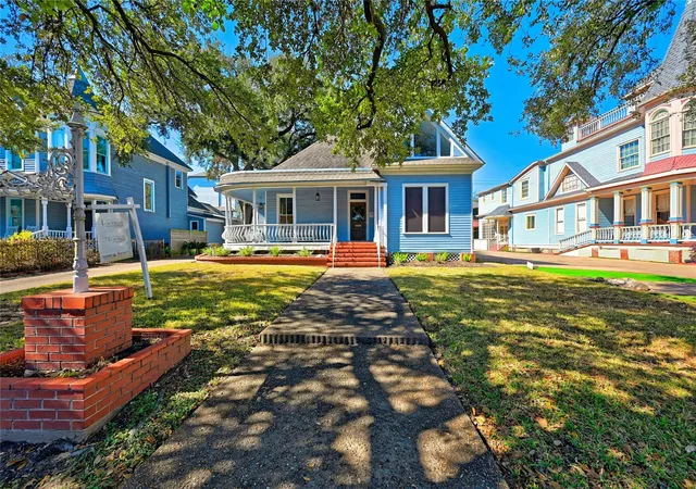 3rd image of 925 Heights Blvd, Houston, TX 77008 | MLS# 59023445