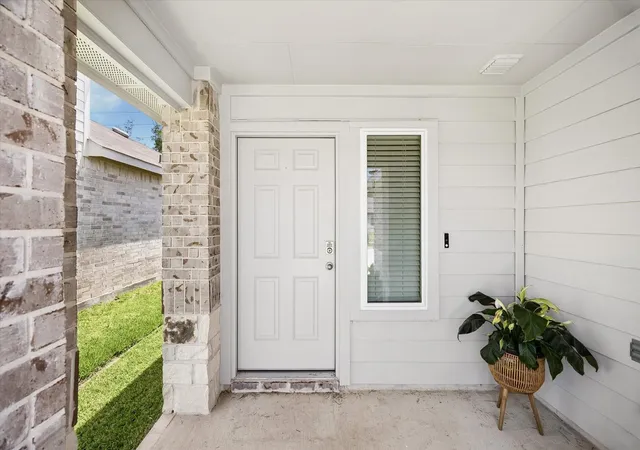 3rd image of 5822 Hampton Valley Dr, Spring, TX 77373 | MLS# 43263911