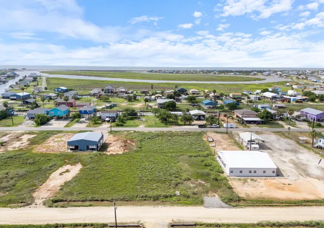 2nd image of 5833 Pelican St, Bay City, TX 77414 | MLS# 69891197