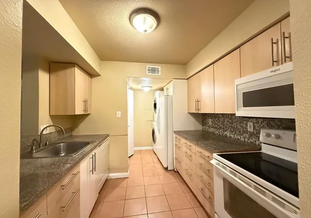 Photo 4 of Sale Pending at 12603 Ashford Meadow Dr, Houston, TX 77082 | MLS# 34863540 | Listing updated on 2026-08-17