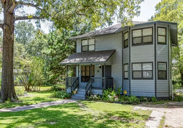 2nd image of 220 Commanche Dr, Onalaska, TX 77360 | MLS# 20544583