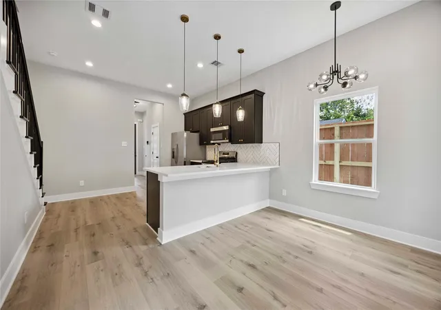 Listing Photo 5 - Condo for sale in building located at 110 Frawley St, Houston, TX 77009 - Unit #A/B