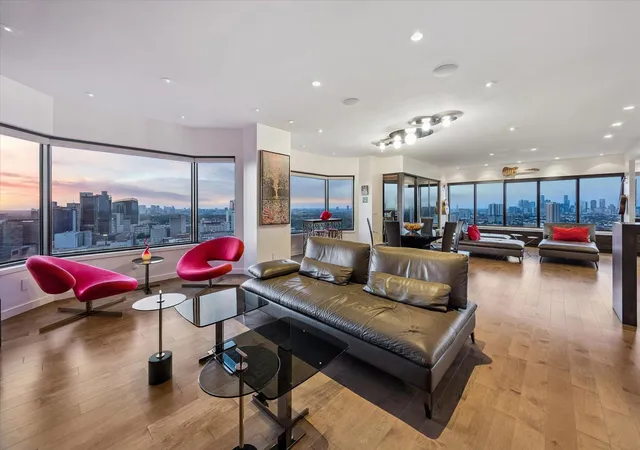 Photo 3 of Sale Pending at 2001 Holcombe Blvd #3201, Houston, TX 77030 | MLS# 84346460 | Listing updated on 2026-09-23