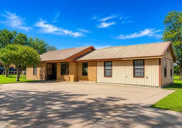 Homes for sale in Alleyton, TX | 4959 Hwy 90, Alleyton, TX 78935 | MLS# 72981376