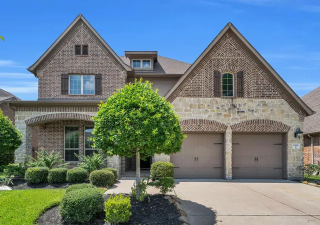 Photo 3 of Single family home for sale at 13826 Oakdale Glen Tr, Cypress, TX 77429 | MLS# 43759000 | Listing updated on 2026-09-05