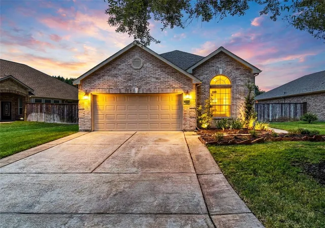 Photo 1 of Single family home for sale at 1225 N Riviera Cir, Pearland, TX 77581 | MLS# 39653903 | Listing updated on 2026-09-07
