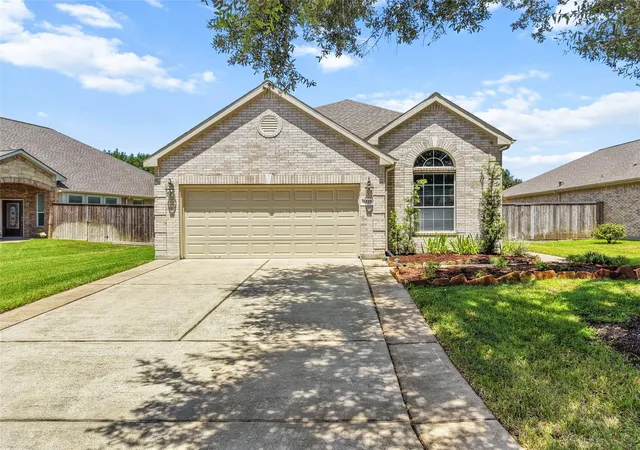 Photo 2 of Single family home for sale at 1225 N Riviera Cir, Pearland, TX 77581 | MLS# 39653903 | Listing updated on 2026-09-07