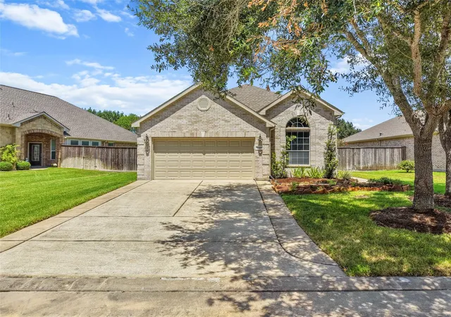 Photo 3 of Single family home for sale at 1225 N Riviera Cir, Pearland, TX 77581 | MLS# 39653903 | Listing updated on 2026-09-07
