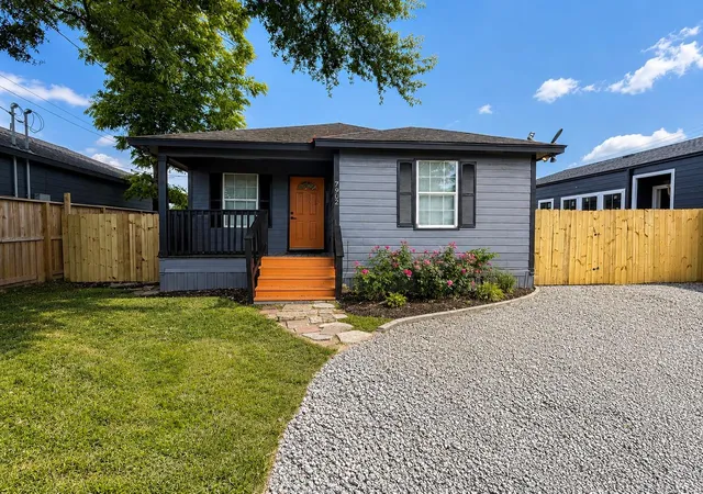 Photo 1 of Single family home for sale at 7902 Bowen St, Houston, TX 77051 | MLS# 7587677 | Listing updated on 2026-09-09
