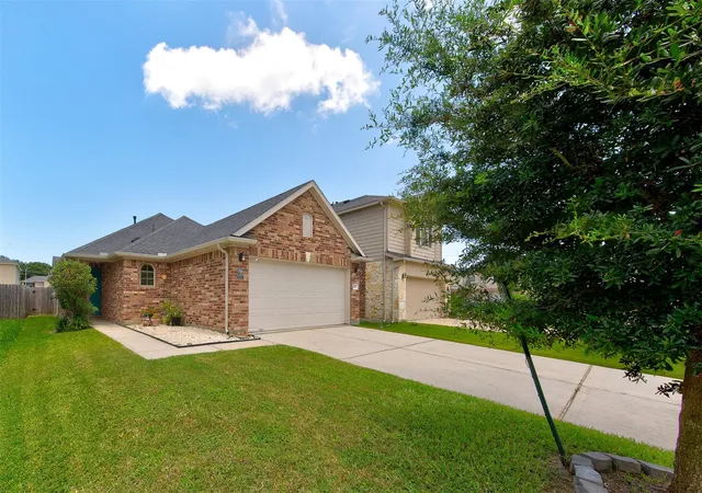 Homes for sale in Bacliff, TX | 5227 Bay Ln, Bacliff, TX 77518 | MLS# 90346646