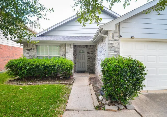 Photo 1 of Single family home for sale at 9503 Eaglewood Spring Dr, Houston, TX 77083 | MLS# 38521837 | Listing updated on 2026-08-18