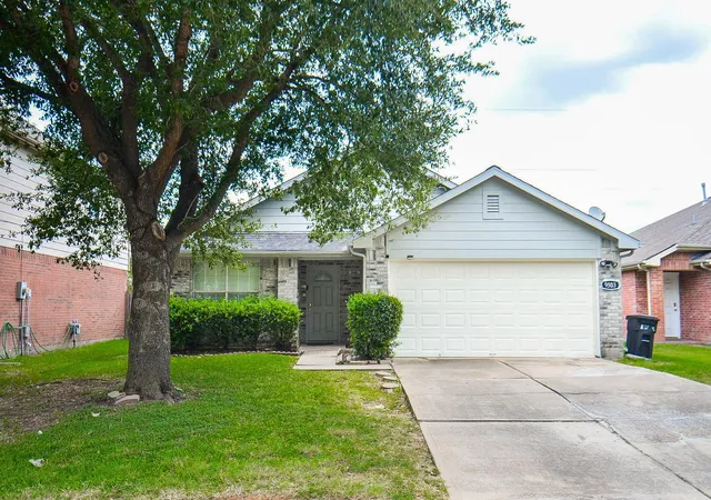 Photo 2 of Single family home for sale at 9503 Eaglewood Spring Dr, Houston, TX 77083 | MLS# 38521837 | Listing updated on 2026-08-18