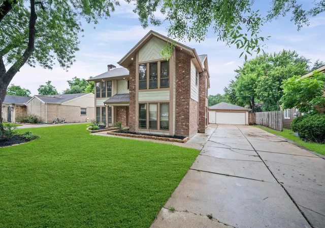 Photo 3 of Sale Pending at 14918 Saint Cloud Dr, Houston, TX 77062 | MLS# 14335963 | Listing updated on 2026-09-16