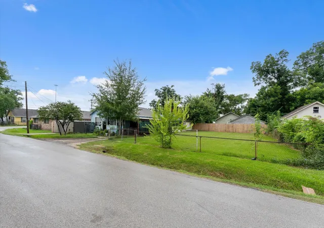 Photo 4 of Land for sale at Lot 13 Block 55 Hershe St, Houston, TX 77020 | MLS# 67859526 | Listing updated on 2026-02-12